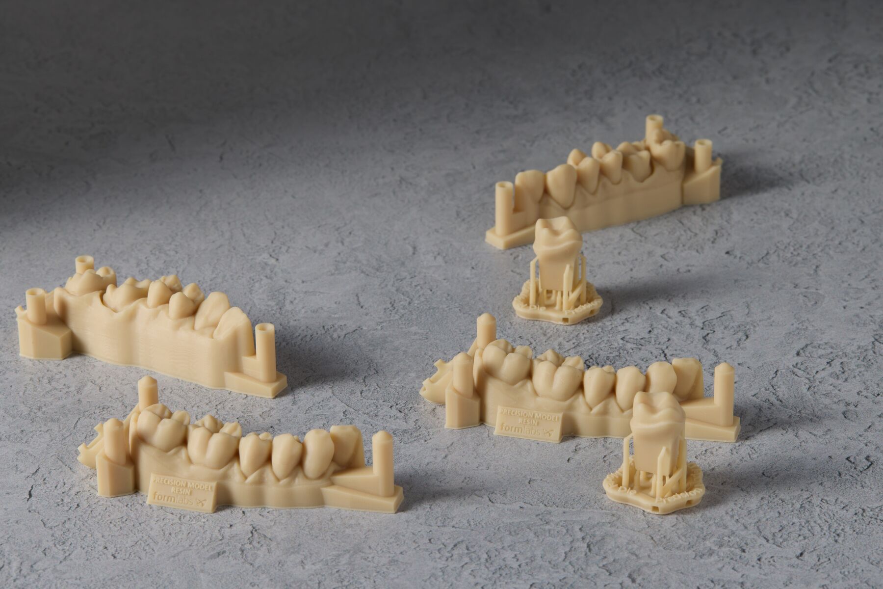 Przykładowe części wydrukowane z Precision Model Resin