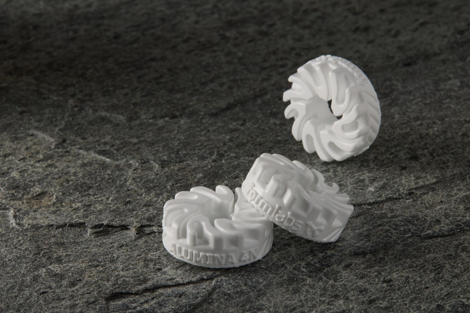 Przykładowe części wydrukowane z Alumina 4N Resin